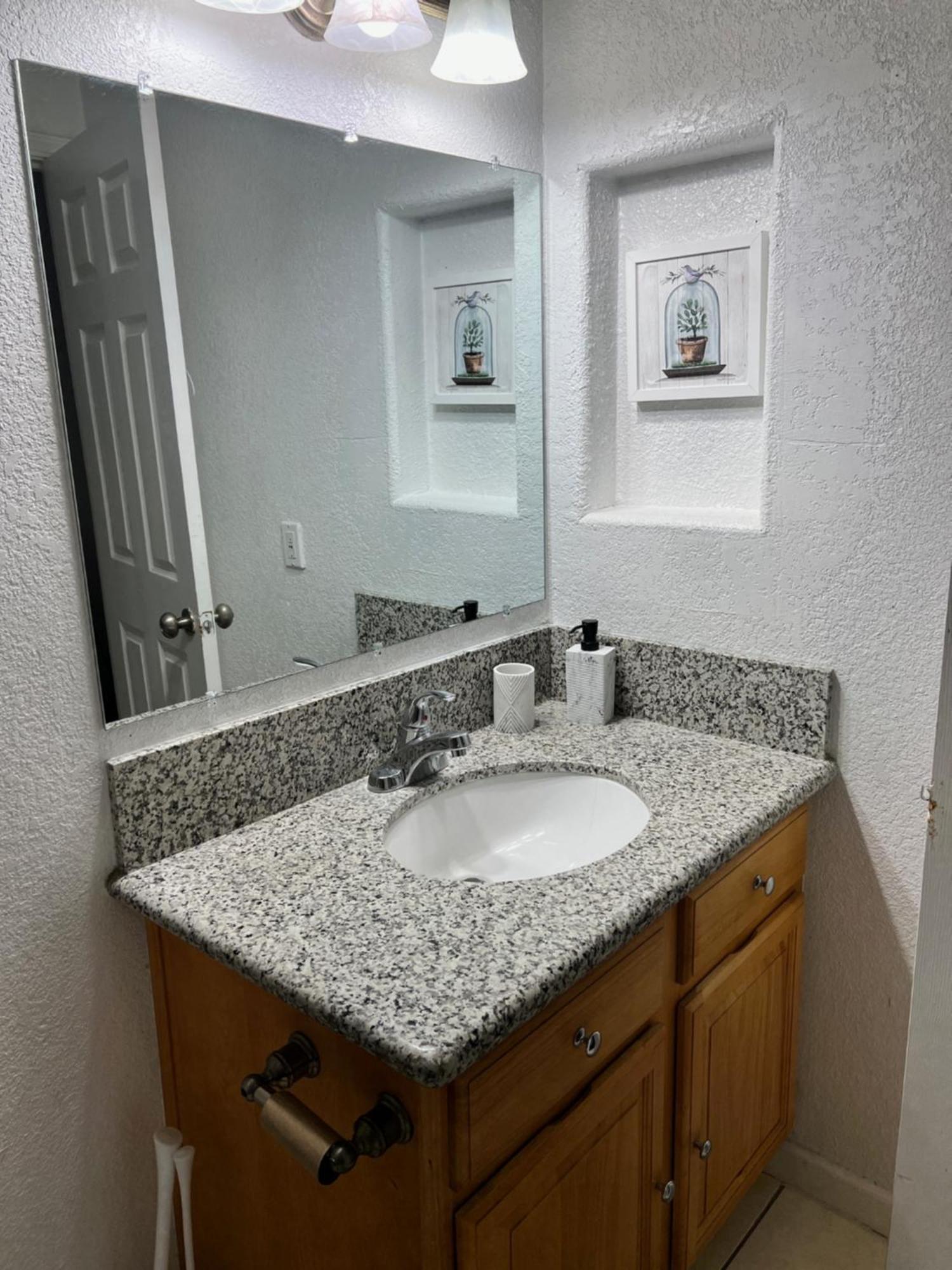 Lovely 1bed,1bath With Free Parking Appartement *
